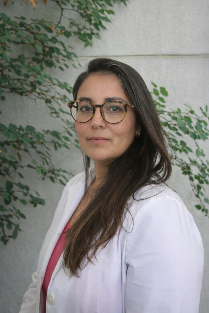 Dra. Carolinne Román